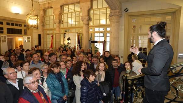 Más de 1.500 personas participan en la jornada de puertas abiertas del Parlament Más de 1.500 personas participan en la jornada de puertas abiertas del Parlament