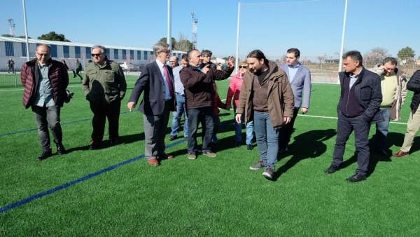 El Ayuntamiento de Zaragoza inaugura el nuevo Campo de Fútbol de Casetas tras un El Ayuntamiento de Zaragoza inaugura el nuevo Campo de Fútbol de Casetas tras un