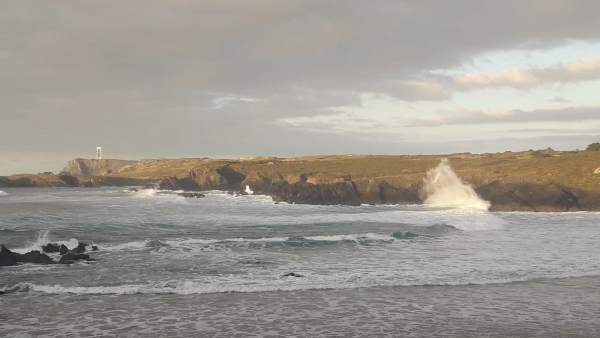 Olas en la playa de Meirás, Valdoviño (A Coruña) temporal, oleaje - ARCHIVO Olas en la playa de Meirás, Valdoviño (A Coruña) temporal, oleaje - ARCHIVO