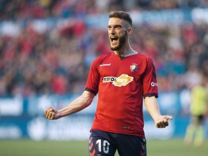Roberto Torres celebra un gol con Osasuna