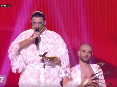Conan Osíris interpretando 'Telemóveis'