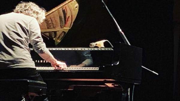 James Rhodes ofrece un concierto en la prisión de A Lama (Pontevedra) . James Rhodes ofrece un concierto en la prisión de A Lama (Pontevedra) .