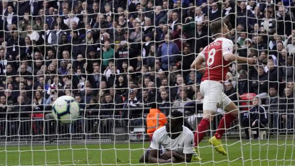 Aaron Ramsey marca ante el Tottenham Aaron Ramsey marca ante el Tottenham