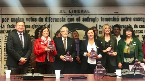 Pío Zelaya, Pepa Bueno, Mª J. Pintor, M. Domínguez, Encarna Samitier y Rosario Zanabria. Pío Zelaya, Pepa Bueno, Mª J. Pintor, M. Domínguez, Encarna Samitier y Rosario Zanabria.