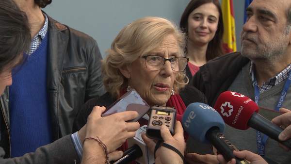 Manuela Carmena compareciendo ante los medios. Manuela Carmena compareciendo ante los medios.
