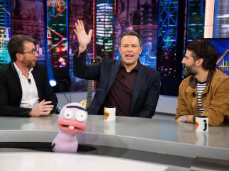 Ben Affleck y Oscar Isaac, en 'El hormiguero'.