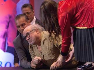 Danny DeVito se cae en Ciudad de México