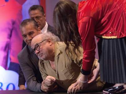 Danny DeVito se cae en Ciudad de México