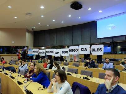 La protesta a la llegada de Vox a la Eurocámara.