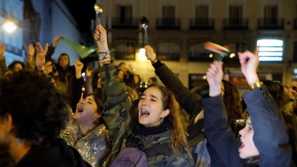 Cacerolada en la huelga feminista Cacerolada en la huelga feminista