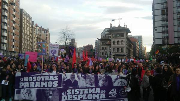 Asturies va dicir 'non' al retrocesu de derechos de la muyer na manifestación co Asturies va dicir 'non' al retrocesu de derechos de la muyer na manifestación co