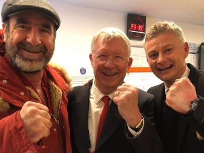Eric Cantona, junto a Sir Alex Ferguson y Ole Gunnar Solskjaer