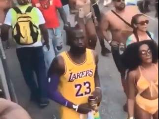 El falso LeBron James del carnaval de Brasil
