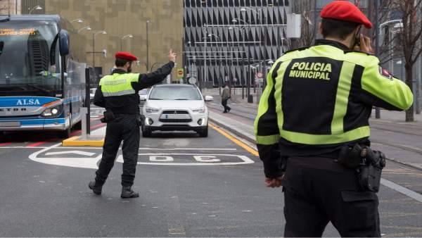 Policía municipal de Bilbao inicia una campaña sobre uso del cinturón de segurid Policía municipal de Bilbao inicia una campaña sobre uso del cinturón de segurid