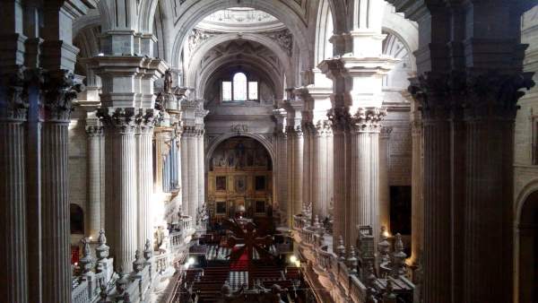 Interior de la Catedral desde las galerías altas en una imagen de archivo. Interior de la Catedral desde las galerías altas en una imagen de archivo.