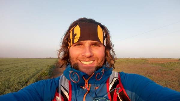 Sevilla.- Un deportista realiza a pie la ruta de Irving del Alcázar a la Alhambr Sevilla.- Un deportista realiza a pie la ruta de Irving del Alcázar a la Alhambr