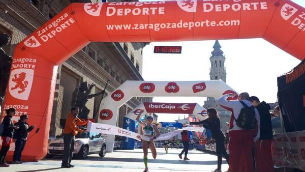 Zaragoza.- Más de 3.000 personas cruzan la meta en la XXII EDP Media Maratón 'Ci Zaragoza.- Más de 3.000 personas cruzan la meta en la XXII EDP Media Maratón 'Ci