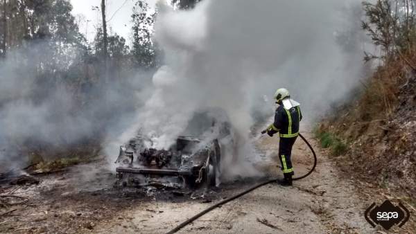 Sucesos.- Sofocado un incendio en un vehículo en Llanes Sucesos.- Sofocado un incendio en un vehículo en Llanes