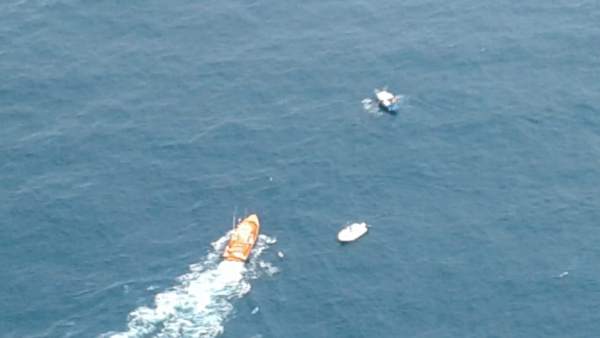 Rescatados los tres tripulantes de una embarcación a la deriva en San Vicente de Rescatados los tres tripulantes de una embarcación a la deriva en San Vicente de