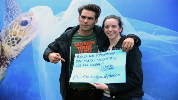 Cientos de personas se unen a Jon Kortajarena y Greenpeace para recoger plástico Cientos de personas se unen a Jon Kortajarena y Greenpeace para recoger plástico