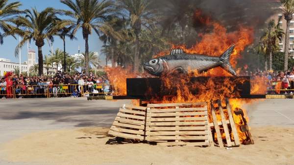 Almería.- El carnaval concluye con el tradicional entierro de la sardina Almería.- El carnaval concluye con el tradicional entierro de la sardina