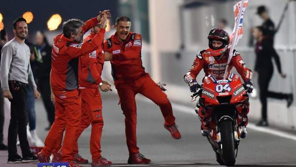 Andrea Dovizioso celebra su victoria Andrea Dovizioso celebra su victoria