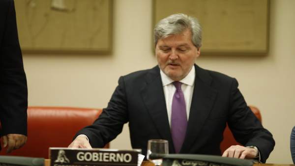 Íñigo Méndez de Vigo comparece en la Comisión de Educación y Deporte Íñigo Méndez de Vigo comparece en la Comisión de Educación y Deporte
