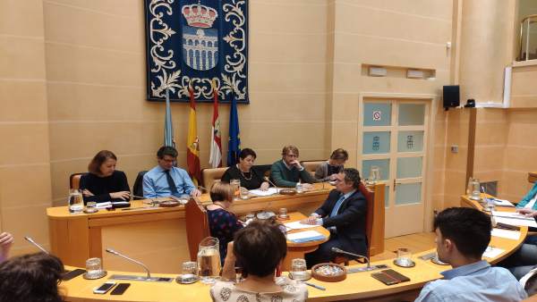 El Ayuntamiento de Segovia aprueba los presupuestos de 2019 gracias a la abstenc El Ayuntamiento de Segovia aprueba los presupuestos de 2019 gracias a la abstenc
