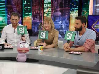Pablo Motos, Ingrid García Jonsson y Dani Rovira, en 'El hormiguero'.