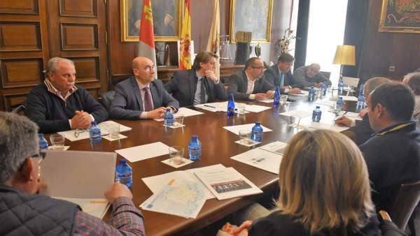 Foto Ayuntamiento Soria. Reunión de los alcaldes en el Ayuntamiento de Soria Foto Ayuntamiento Soria. Reunión de los alcaldes en el Ayuntamiento de Soria