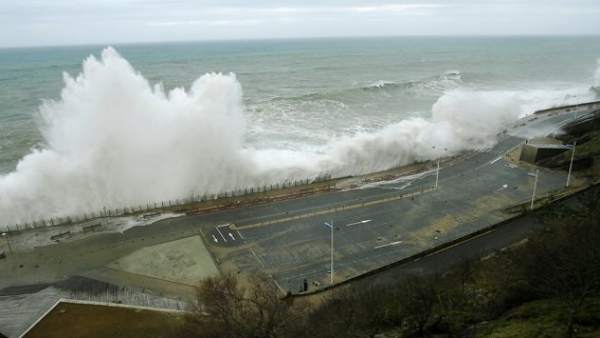Olas en el Paseo Nuevo de San Sebastián Olas en el Paseo Nuevo de San Sebastián