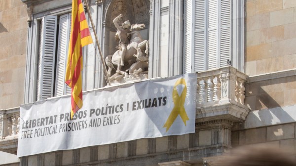Lazos amarillos en edificios de la Generalitat Lazos amarillos en edificios de la Generalitat