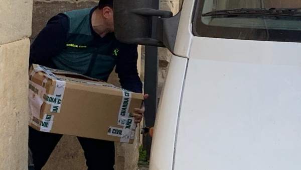 El Ayuntamiento de Almacelles (Lleida) reabre tras un registro de 16 horas de la El Ayuntamiento de Almacelles (Lleida) reabre tras un registro de 16 horas de la