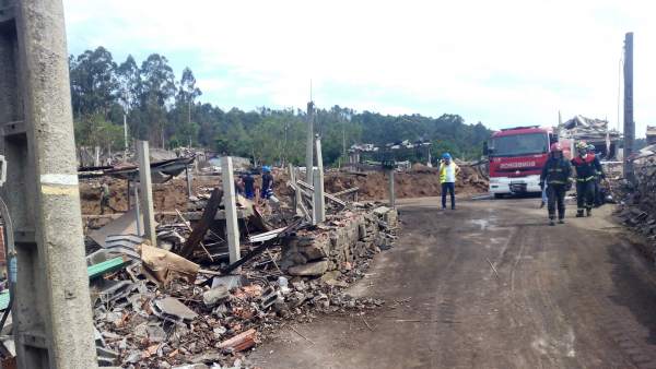 Destrozos ocasionados por la explosión de material pirotécnico en Tui Destrozos ocasionados por la explosión de material pirotécnico en Tui