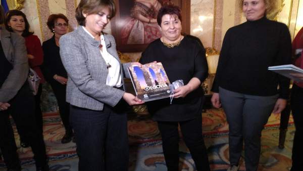 Delgado asegura que 'se quitarán los lazos amarillos' de las instituciones catal Delgado asegura que 'se quitarán los lazos amarillos' de las instituciones catal
