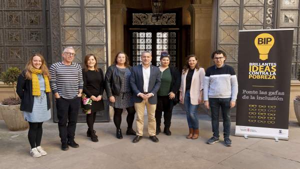 El Gobierno foral se adhiere a la campaña 'Brillantes ideas contra la pobreza' El Gobierno foral se adhiere a la campaña 'Brillantes ideas contra la pobreza'