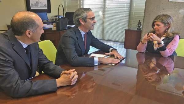 Np Y Foto Reunión Delegada Salud Y Presidente De Colegio De Farmacéuticos Cádiz Np Y Foto Reunión Delegada Salud Y Presidente De Colegio De Farmacéuticos Cádiz