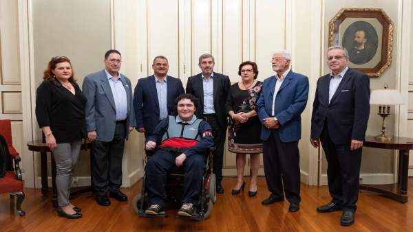 Clavijo ve al joven José Carlos Rodríguez, referente en filatelia, como un 'ejem Clavijo ve al joven José Carlos Rodríguez, referente en filatelia, como un 'ejem