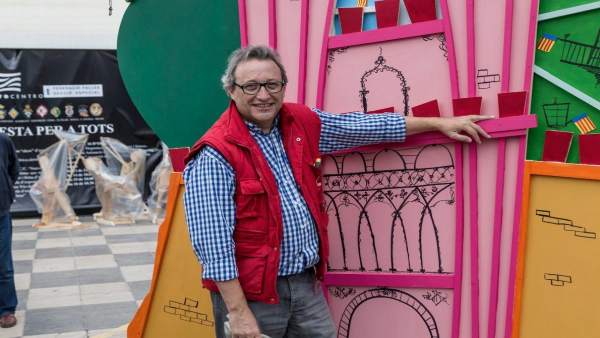 Fallas.- El artista fallero Juanjo García, herido en la plantà del monumento de Fallas.- El artista fallero Juanjo García, herido en la plantà del monumento de