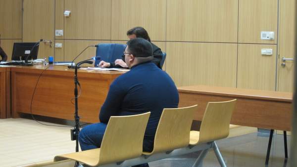 L'autor del foc de Bolbaite (València) accepta quasi 6 anys de presó i ha de pagar més de 800.000€ en indemnitzacions L'autor del foc de Bolbaite (València) accepta quasi 6 anys de presó i ha de pagar més de 800.000€ en indemnitzacions