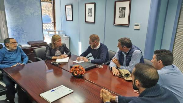 Np Y Foto Reunión Subdelegad Aeva Pajares Y Radio Taxi Algeciras Np Y Foto Reunión Subdelegad Aeva Pajares Y Radio Taxi Algeciras