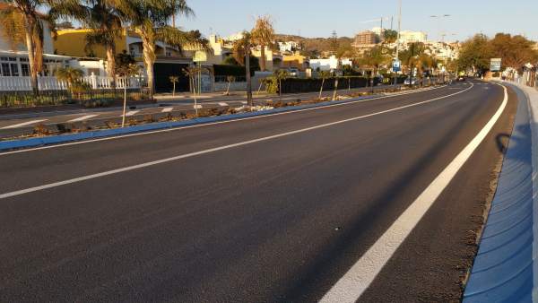Málaga.- Finalizan las obras de asfaltado en un tramo de la avenida Málaga en Ri Málaga.- Finalizan las obras de asfaltado en un tramo de la avenida Málaga en Ri