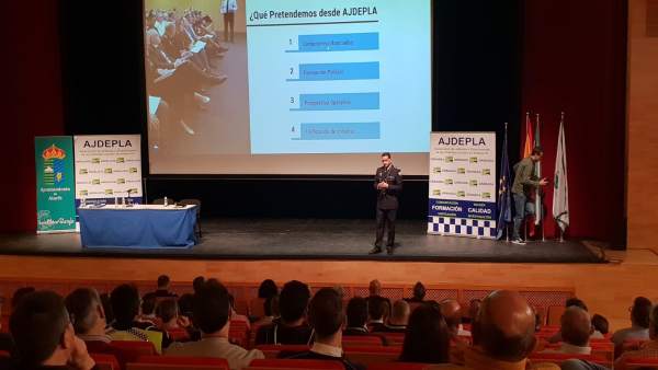 Granada.- Más de cien mandos de Policía Local en Andalucía comparten estrategias Granada.- Más de cien mandos de Policía Local en Andalucía comparten estrategias