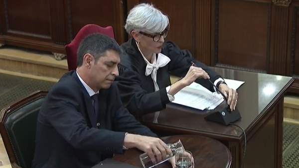 Trapero empieza a contestar a Vox en el juicio del 'procés'. Trapero empieza a contestar a Vox en el juicio del 'procés'.