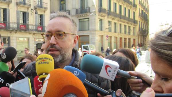 Cs lleva al president Quim Torra a la Junta Electoral Central por no retirar los lazos amarillos de los edificios públicos y estudia una denuncia. Cs lleva al president Quim Torra a la Junta Electoral Central por no retirar los lazos amarillos de los edificios públicos y estudia una denuncia.