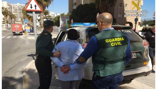 Alicante.- Sucesos.- Detenido un matrimonio cuando intentaba hurtar a un anciano Alicante.- Sucesos.- Detenido un matrimonio cuando intentaba hurtar a un anciano