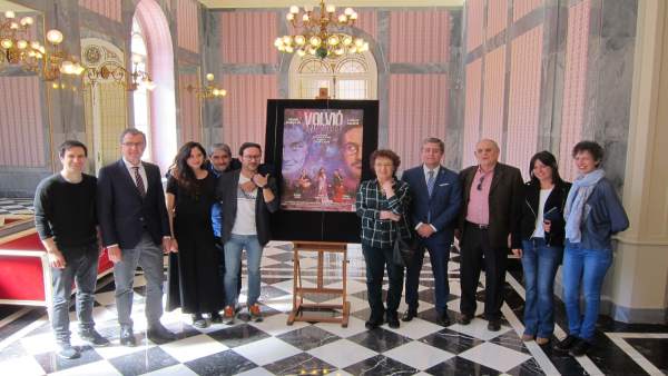 El Romea acoge el estreno nacional de la comedia 'Volvió una noche' con Carlos S El Romea acoge el estreno nacional de la comedia 'Volvió una noche' con Carlos S