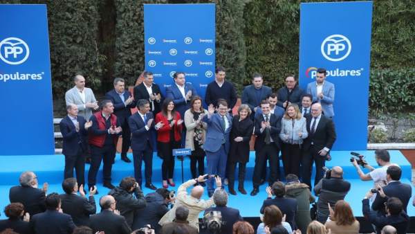 Fernández Mañueco confronta la 'estabilidad y moderación' del PP frente a la 'ra Fernández Mañueco confronta la 'estabilidad y moderación' del PP frente a la 'ra