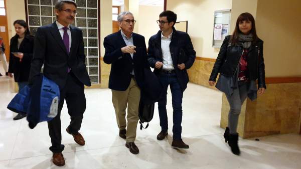 El socialista Ramón Jáuregui cree que 'el espacio electoral del PSOE se está amp El socialista Ramón Jáuregui cree que 'el espacio electoral del PSOE se está amp