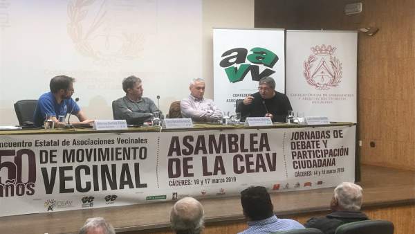 El recibo de la luz y la política ferroviaria centran el debate de las AAVV de E El recibo de la luz y la política ferroviaria centran el debate de las AAVV de E